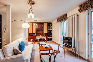 Amplio estudio de 1 habitación con alcoba para dormir.