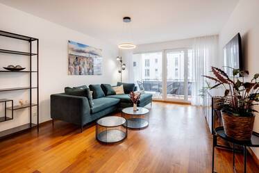 Moderno apartamento de 3 habitaciones, recién amueblado.