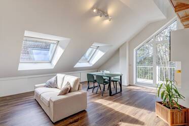 Piso con galería amueblado muy bonito en Trudering