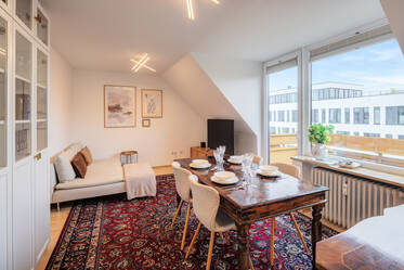 Sendling-Westpark: piso abuhardillado de dos habitaciones en buen estado