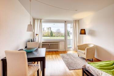 Cerca de BMW: apartamento amueblado de 1 habitación con balcón
