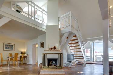 Piso con galería amueblado muy bonito en Schwabing