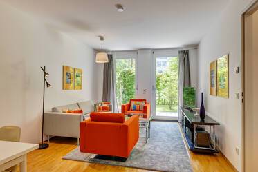 Luminoso apartamento amueblado con jardín
