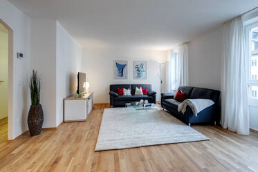 Maxvorstadt: Luminoso piso de tres habitaciones con dos dormitorios