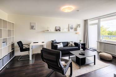 Apartamento modernamente amueblado con balcón