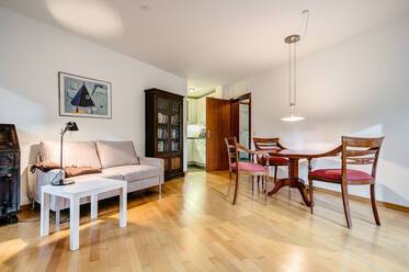 Apartamento en planta baja con jardín, muy tranquilo