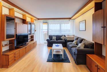 Laim: apartamento de 3 habitaciones totalmente equipado con balcón