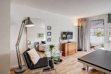 Se alquila luminoso apartamento con balcón orientado al sur