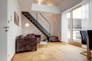 Dúplex con galería amueblado muy bonito en Unterschleißheim
