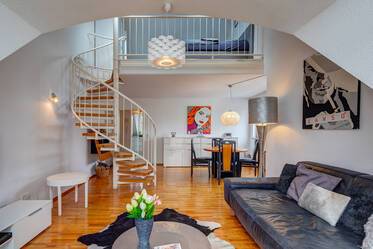 Piso con galería amueblado bonito en Englschalking