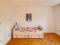 chalet adosado en esquina München Obersendling 01 cuarto infantil 12456
