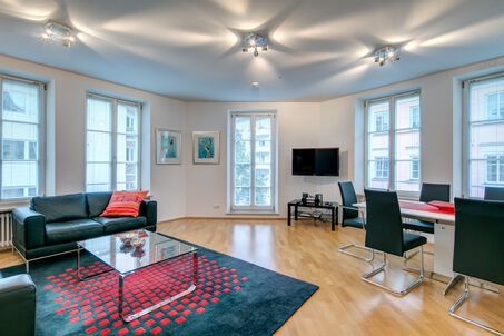 https://www.mrlodge.es/pisos/apartamento-de-4-habitaciones-munich-gaertnerplatzviertel-3461