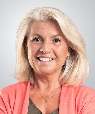 Dr. Cornelia Koronakis Dr. Cornelia Koronakis